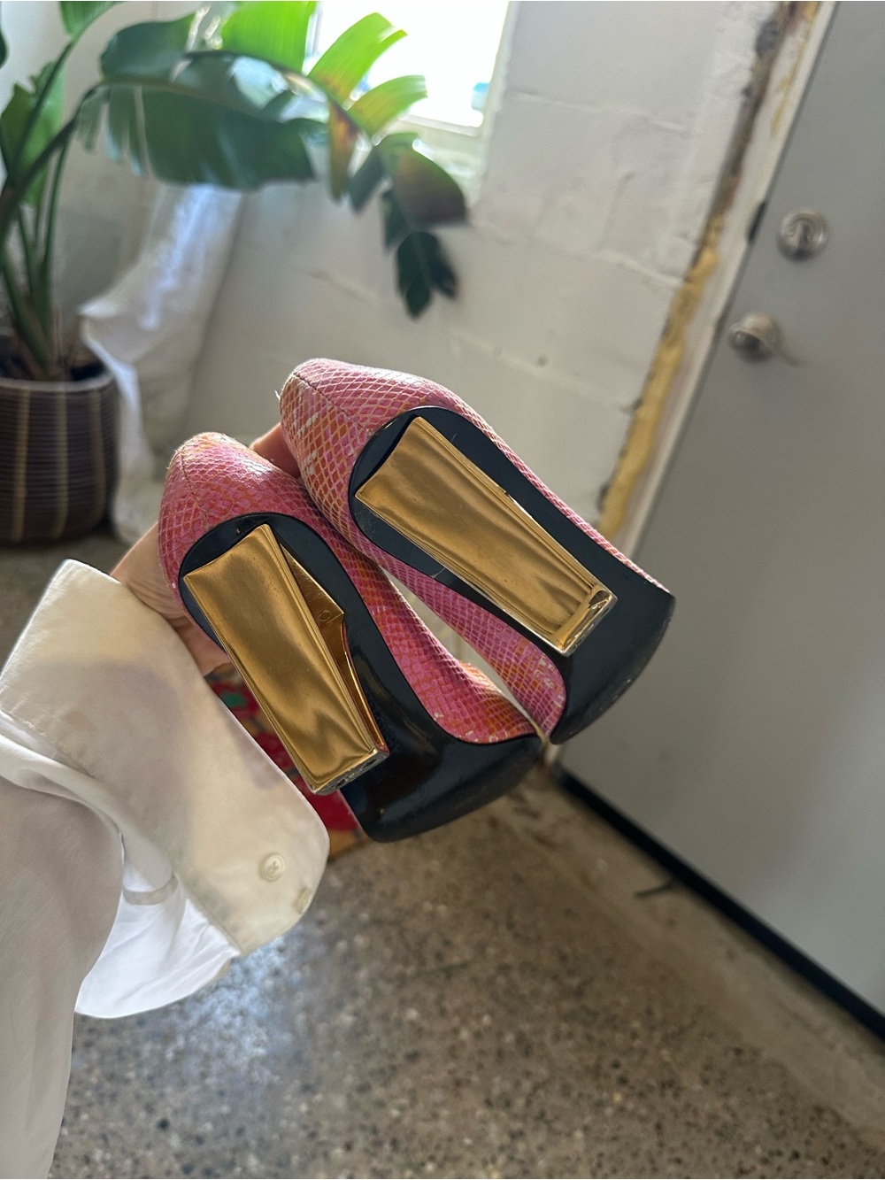 Vintage Timothy Hitsman Pink Snake-Print Sculpted Gold Heel Pumps - Picture 7 of 9